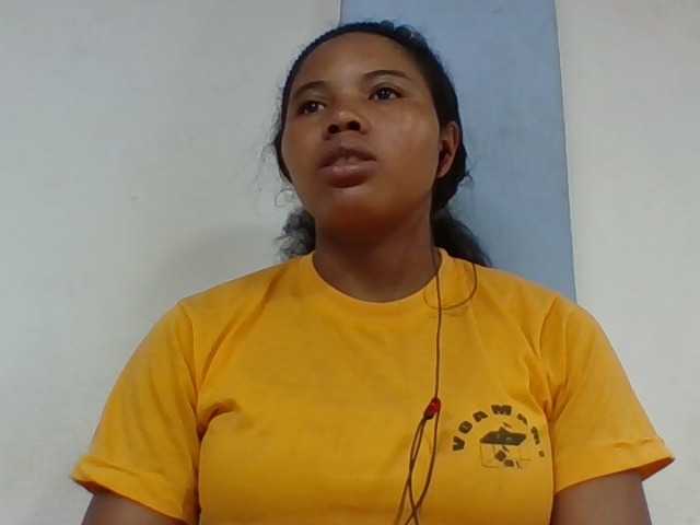 Juliah1a live cam on BongaCams