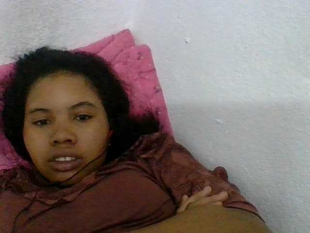 Juliah1a live cam on BongaCams