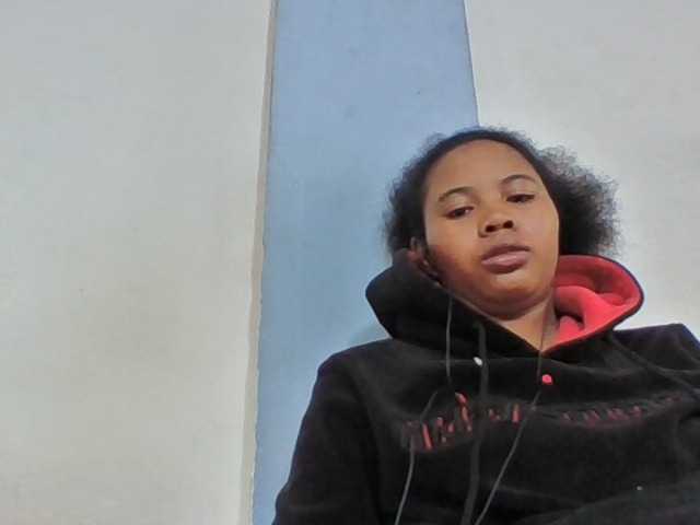 Juliah1a live cam on BongaCams