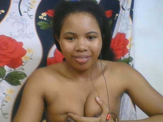 Juliah1a live cam on BongaCams
