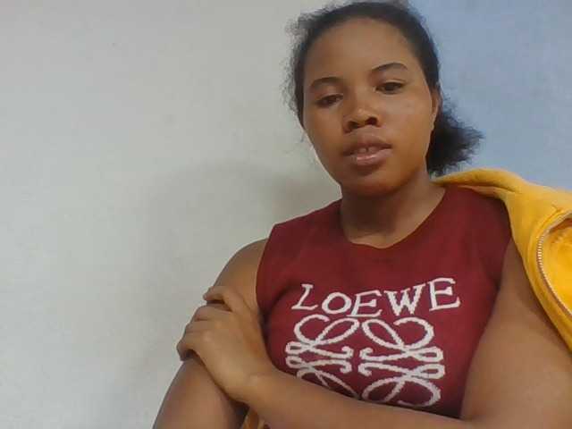 Juliah1a live cam on BongaCams