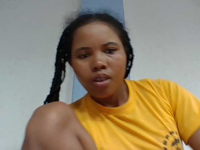 Juliah1a live cam on BongaCams