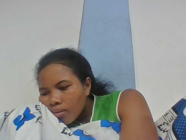 Juliah1a live cam on BongaCams