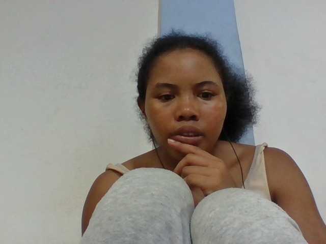 Juliah1a live cam on BongaCams