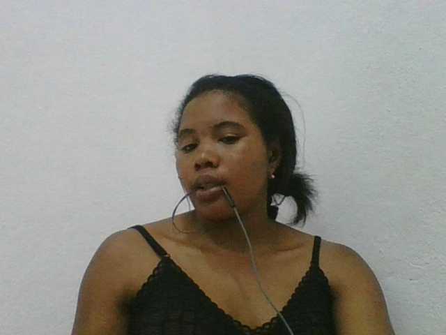 Juliah1a live cam on BongaCams