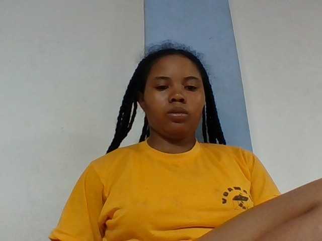 Juliah1a live cam on BongaCams