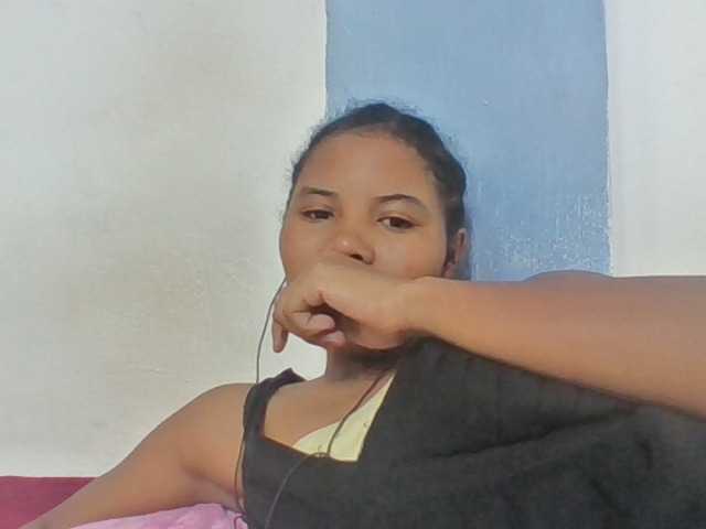 Juliah1a live cam on BongaCams