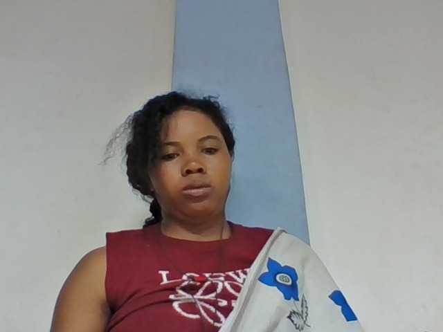 Juliah1a live cam on BongaCams
