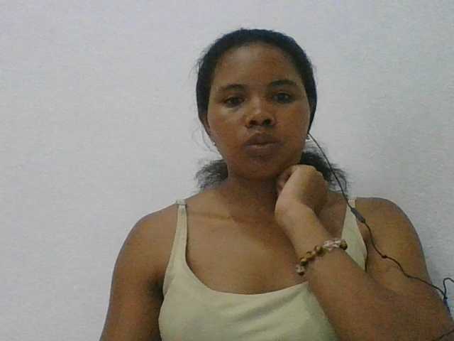 Juliah1a live cam on BongaCams