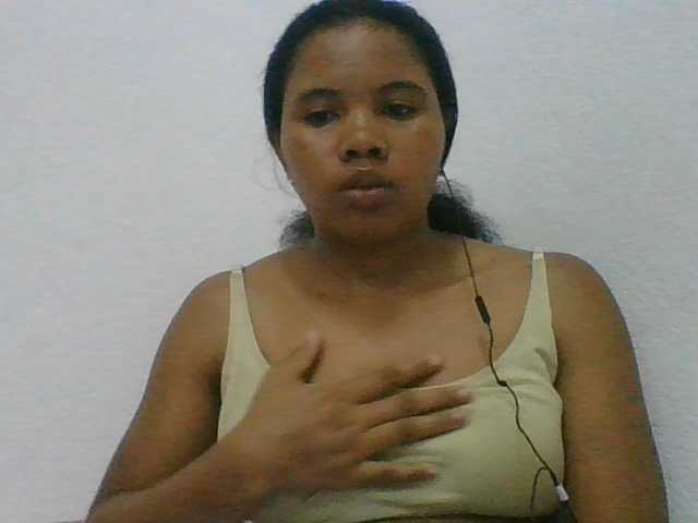 Juliah1a live cam on BongaCams