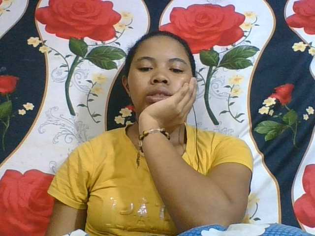 Juliah1a live cam on BongaCams