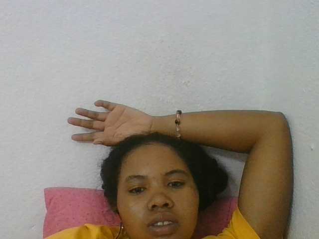Juliah1a live cam on BongaCams