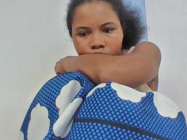 Juliah1a live cam on BongaCams