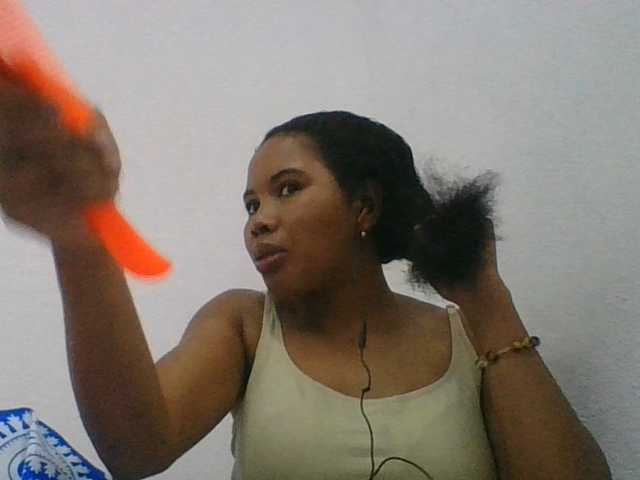 Juliah1a live cam on BongaCams