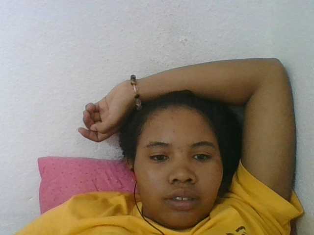 Juliah1a live cam on BongaCams