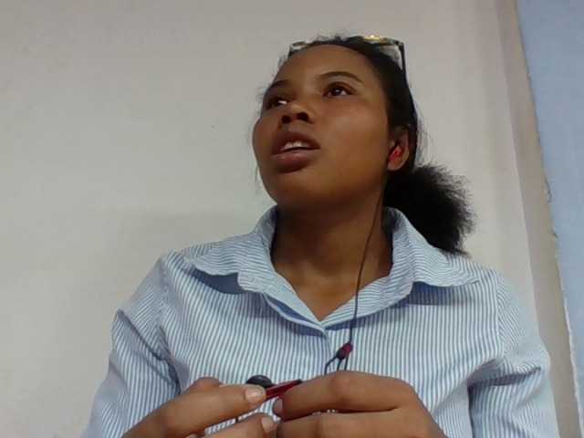 Juliah1a live cam on BongaCams