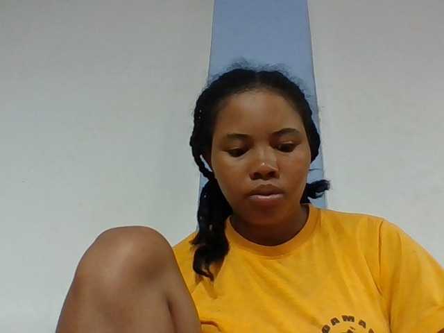 Juliah1a live cam on BongaCams