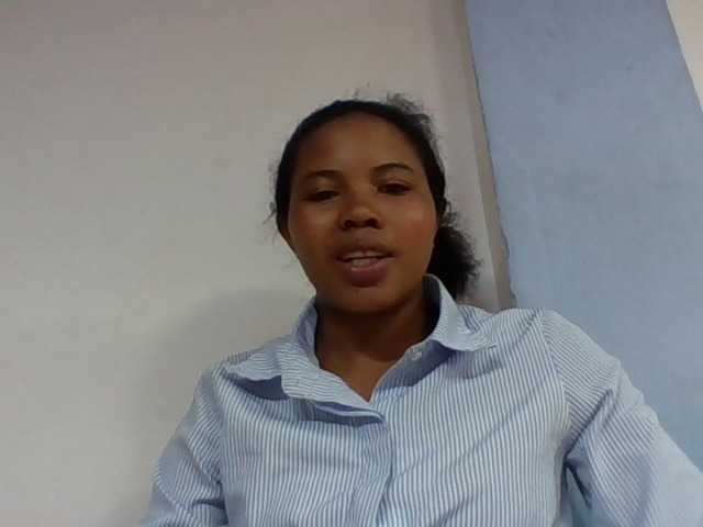 Juliah1a live cam on BongaCams