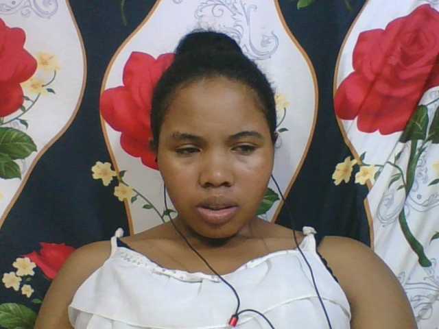 Juliah1a live cam on BongaCams