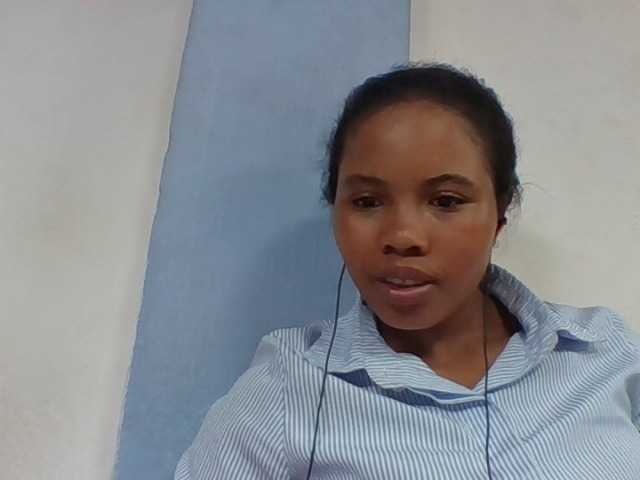 Juliah1a live cam on BongaCams