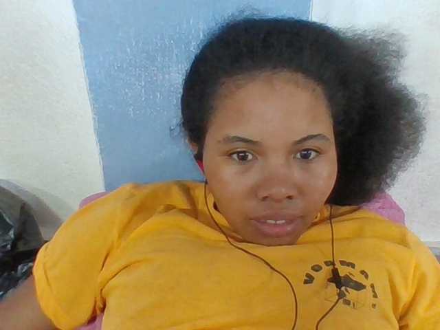 Juliah1a live cam on BongaCams