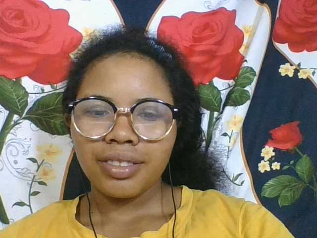 Juliah1a live cam on BongaCams