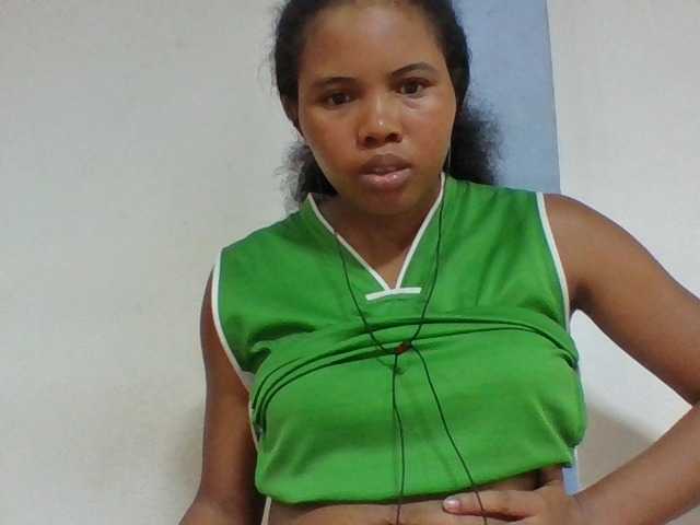 Juliah1a live cam on BongaCams