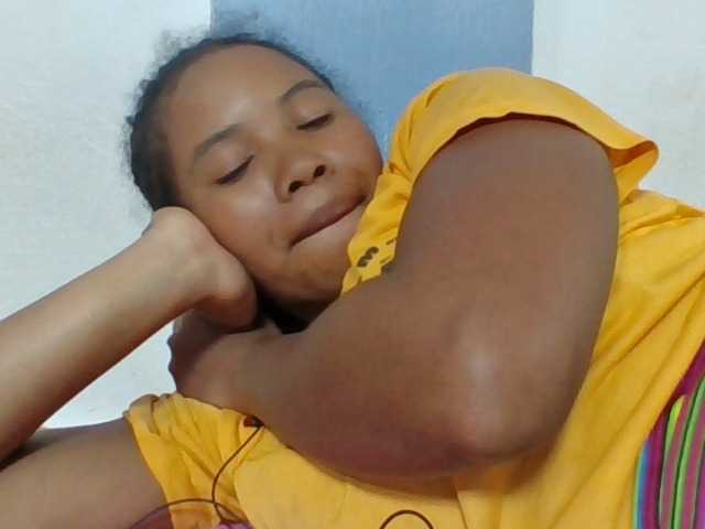 Juliah1a live cam on BongaCams