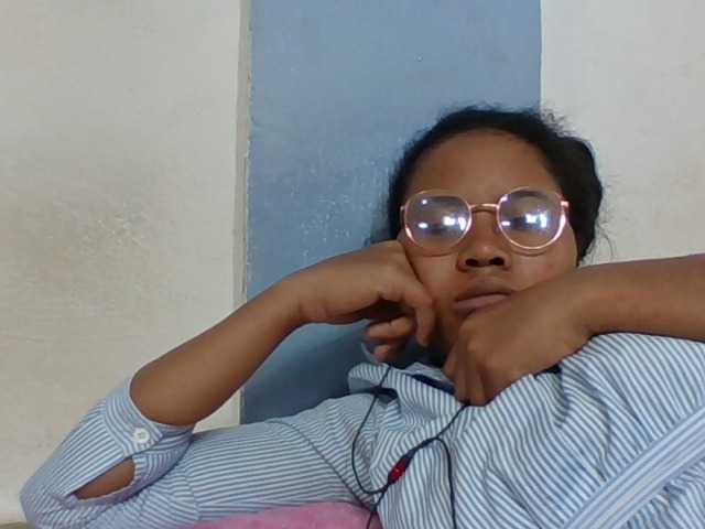 Juliah1a live cam on BongaCams