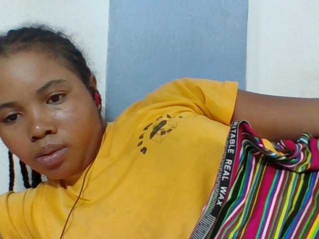 Juliah1a live cam on BongaCams