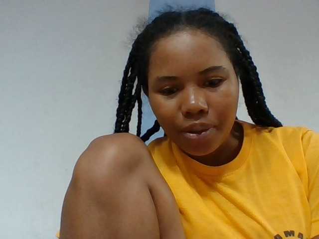 Juliah1a live cam on BongaCams
