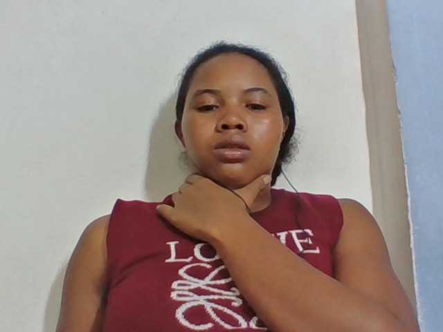 Juliah1a live cam on BongaCams