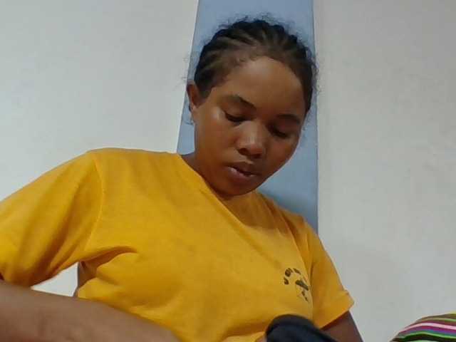 Juliah1a live cam on BongaCams