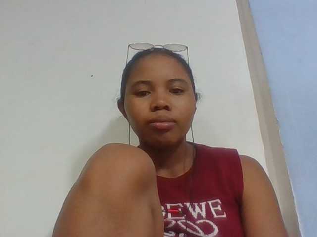 Juliah1a live cam on BongaCams