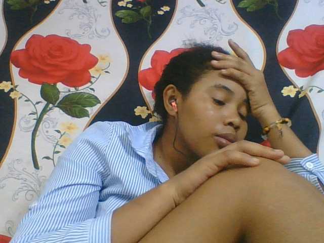 Juliah1a live cam on BongaCams