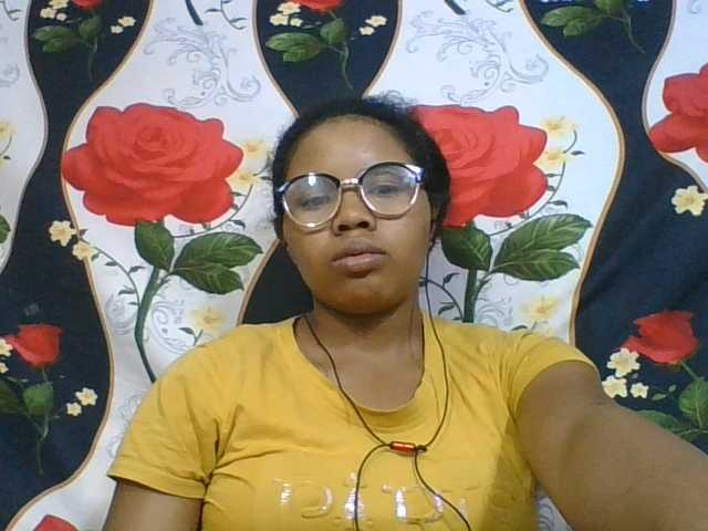 Juliah1a live cam on BongaCams