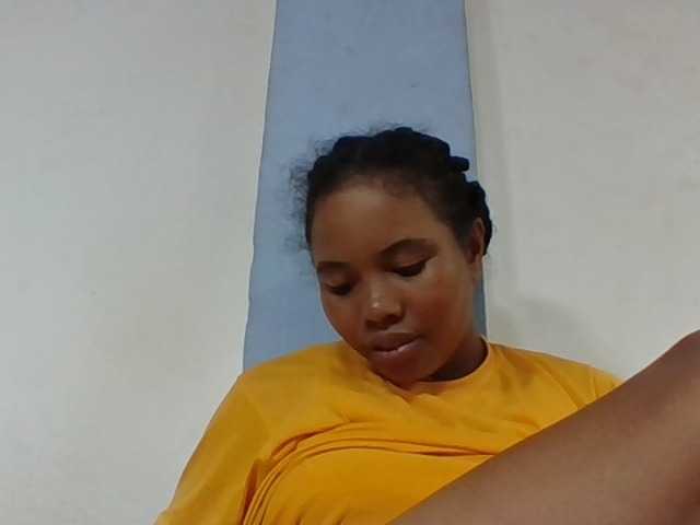 Juliah1a live cam on BongaCams