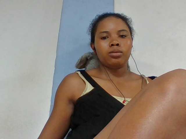 Juliah1a live cam on BongaCams
