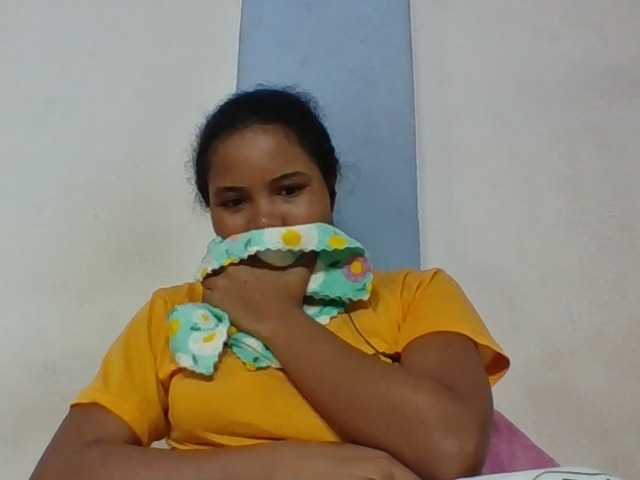 Juliah1a live cam on BongaCams