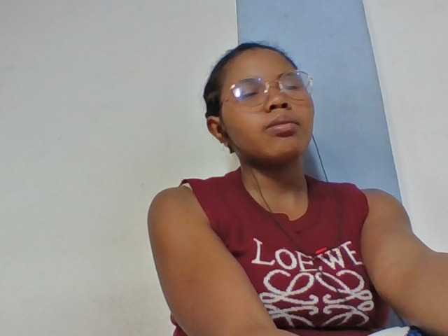 Juliah1a live cam on BongaCams