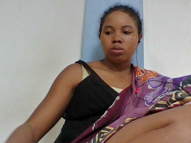 Juliah1a live cam on BongaCams