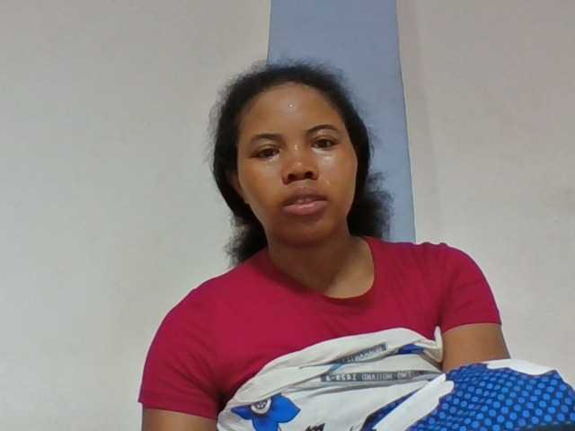 Juliah1a live cam on BongaCams
