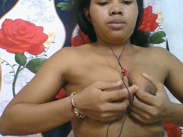 Juliah1a live cam on BongaCams