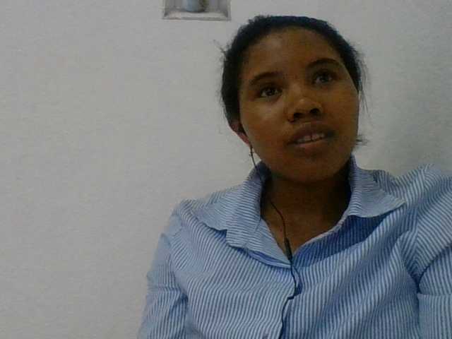 Juliah1a live cam on BongaCams