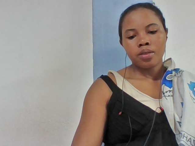 Juliah1a live cam on BongaCams