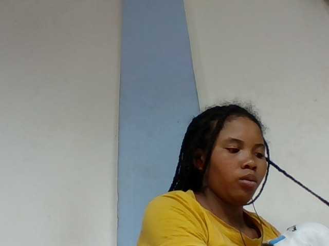 Juliah1a live cam on BongaCams