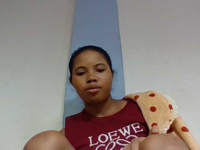 Juliah1a live cam on BongaCams