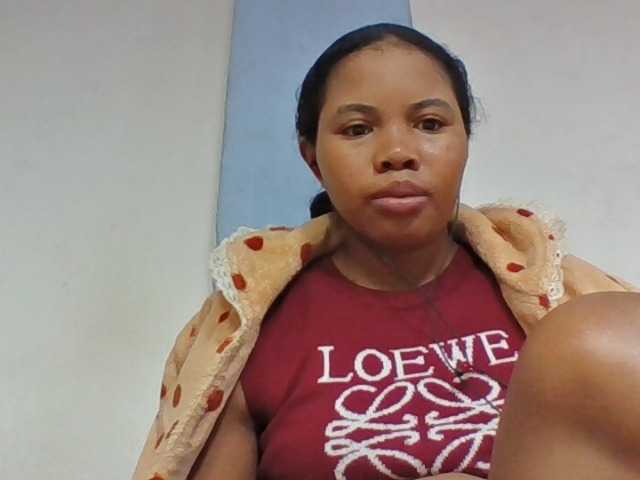 Juliah1a live cam on BongaCams