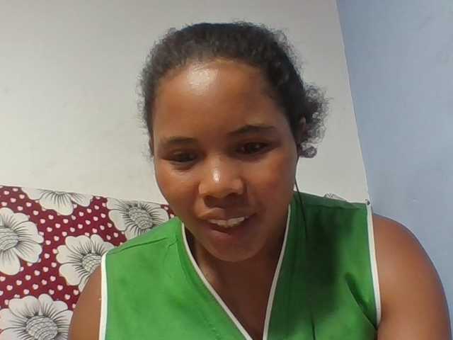 Juliah1a live cam on BongaCams