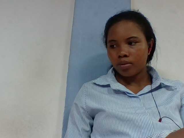 Juliah1a live cam on BongaCams
